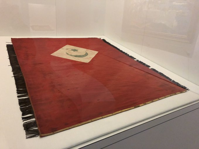 De vlag van de Rifrepubliek in het Museo del Ejército in Toledo, Spanje